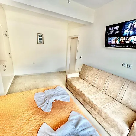 Closwd Hotel