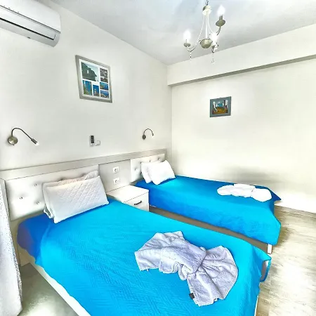 Closwd Hotel