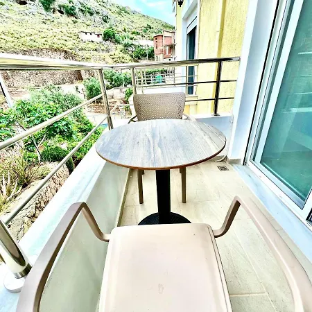 Closwd Sarande