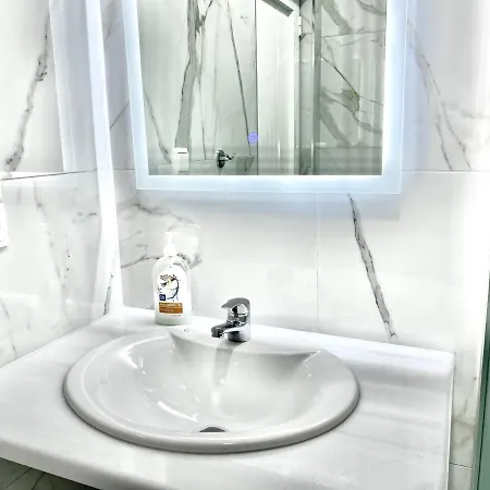 Closwd Hotel Sarande
