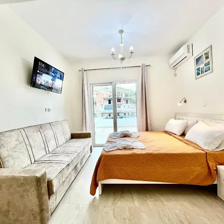 Closwd Hotel Sarande