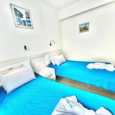 Closwd Hotel
