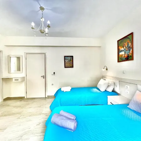 Closwd Hotel